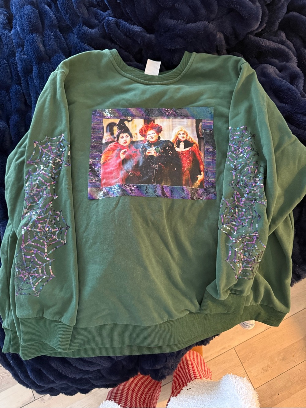 Queen of sparkles OG Hocus Pocus sweatshirt! QOS - Picture 2 of 6